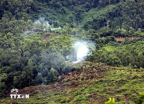Vị trí mục tiêu phát khói sau khi bị hỏa lực chế áp. (Ảnh: Hoàng Hùng/TTXVN)