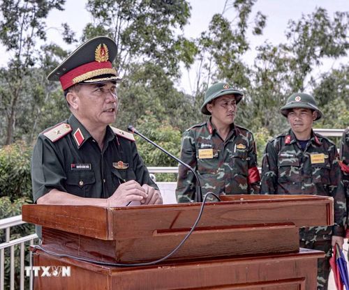 Thiếu tướng Nguyễn Đăng Khải, Phó Tư lệnh, Tham mưu trưởng Quân khu 2, phát biểu nhận xét, đánh giá kết quả cuộc diễn tập chiến thuật có thực hành bắn đạn thật của Sư đoàn 304. (Ảnh: Hoàng Hùng/TTXVN)