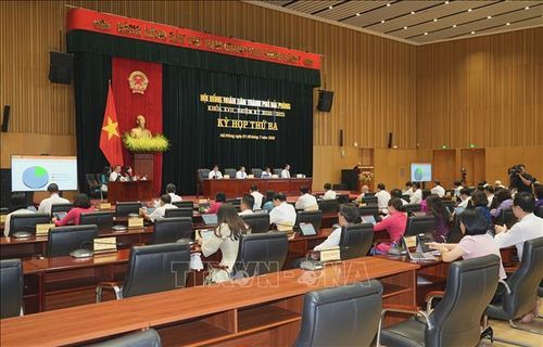 Kỳ họp thông qua 24 Nghị quyết quan trọng, trong đó gồm những chính sách có phạm vi tác động lớn, được đông đảo cử tri quan tâm.