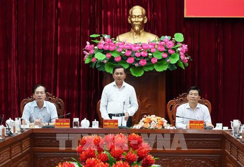 Bí thư Tỉnh ủy, Trưởng Ban Chỉ đạo 57 tỉnh Vĩnh Long Trần Văn Lâu phát biểu tại hội nghị. Ảnh: Phạm Minh Tuấn-TTXVN