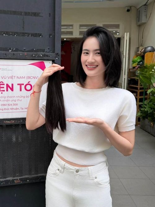 Vài ngày trước, Ý Nhi đã công khai việc hiến tóc lần thứ hai. Ảnh: FBNV