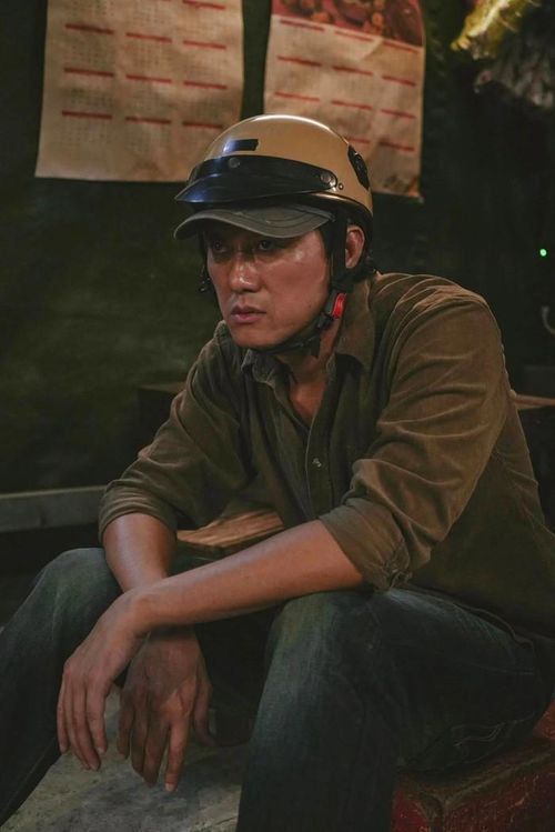 Quách Ngọc Tuyên vẫn cố gắng hoàn thành lịch quay dù cơ thể cần được nghỉ ngơi. Ảnh: FBNV.