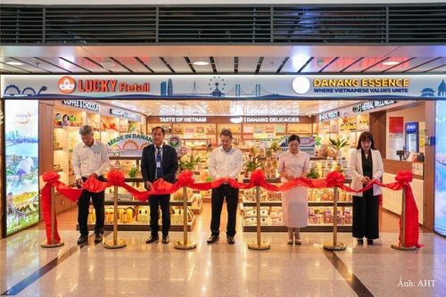 Khai trương Điểm trưng bày sản phẩm 'Tinh hoa Đà Nẵng' tại Nhà ga hành khách quốc tế (Cảng hàng không quốc tế Đà Nẵng).