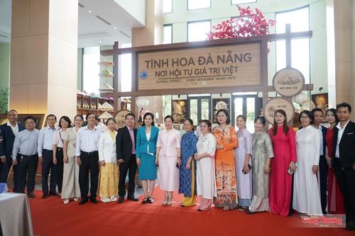 Điểm trưng bày sản phẩm “Tinh hoa Đà Nẵng” tại Koi Resort & Residence Đà Nẵng.