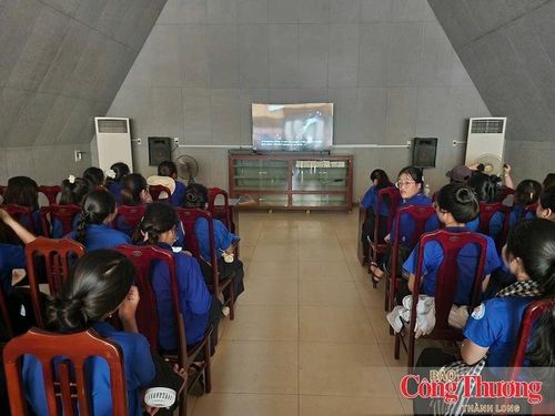 Tuổi trẻ tìm hiểu về quá trình hình thành, xây dựng và chiến đấu của quân và dân nơi đây