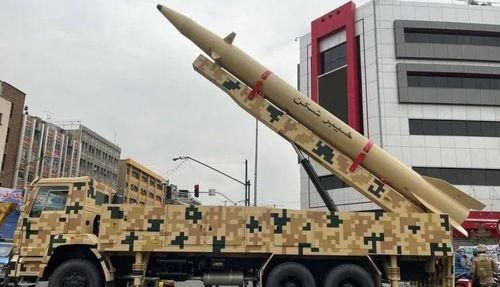 Ngoài Kheibar Shekan, Iran còn được cho sở hữu các dòng tên lửa có tầm bắn và năng lực kỹ thuật cao hơn như Emad và Khorramshahr-4 . Ảnh: Defencenews.