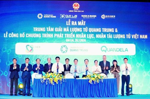  Trường Đại học Quang Trung ký kết hợp tác với các đơn vị đồng hành. Ảnh: Trần Dung 