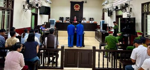  Hội đồng xét xử tuyên án 2 bị cáo. Ảnh: N.L 