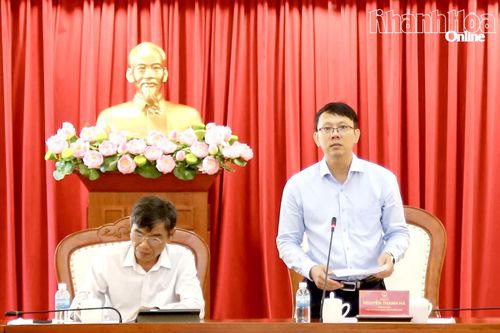 Đồng chí Nguyễn Thanh Hà phát biểu tại phiên họp. 