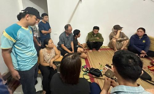 Các đối tượng bị bắt tại hiện trường.
