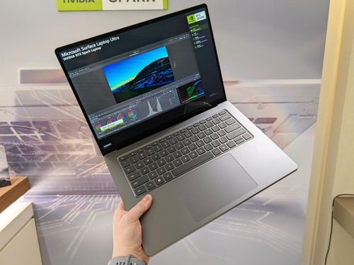 Surface Laptop Ultra được đánh giá sở hữu bàn phím chất lượng cao.
