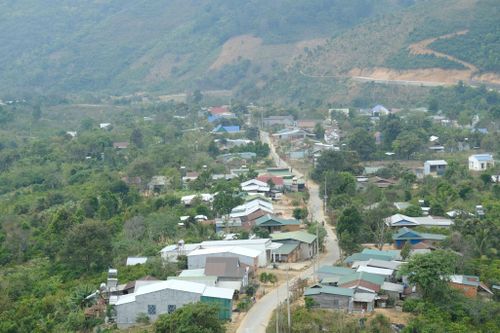 Người dân xã Đam Rông 4 có niềm vui khi tuyến ĐT722 đã được thông, đi lại dễ dàng, thuận tiện