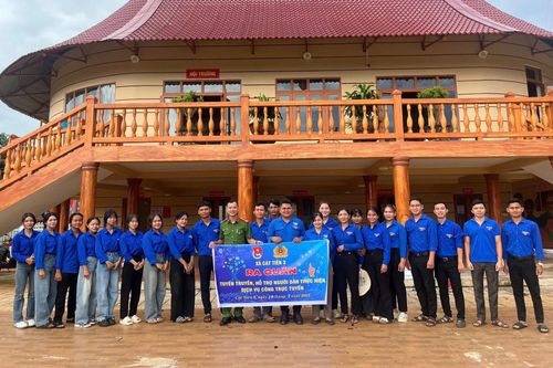 Tuổi trẻ xã Cát Tiên 3 đồng hành cùng chính quyền địa phương nâng cao nhận thức cộng đồng về lợi ích của chuyển đổi số