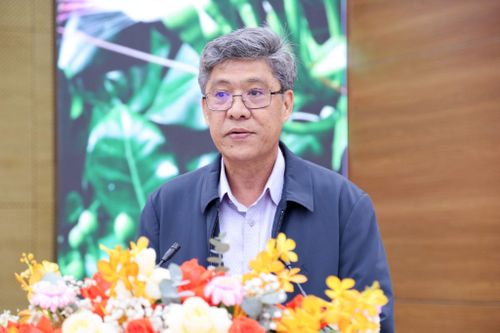 Đồng chí Nguyễn Minh, Phó Chủ tịch UBND tỉnh Lâm Đồng phát biểu tại hội nghị