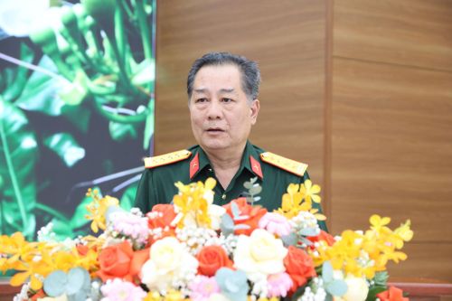 Đại tá Trần Hữu Nhân, Phó Tham mưu trưởng Quân khu 7 phát biểu chỉ đạo tại hội nghị