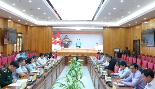 Các đại biểu lắng nghe phát biểu chỉ đạo của Phó Thủ tướng Chính phủ Hồ Quốc Dũng