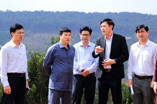 Đồng chí Y Thanh Hà Niê Kđăm, Ủy viên Ban Chấp hành Trung ương Đảng, Bí thư Tỉnh ủy, Trưởng Đoàn ĐBQH tỉnh rất quan tâm đến công tác giải ngân vốn đầu tư công, đặc biệt là các xã vùng biên như Quảng Trực