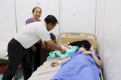 Trẻ em, đặc biệt là trẻ sơ sinh cần được bảo vệ, chăm sóc và bảo đảm các điều kiện an toàn để phát triển toàn diện (Ảnh minh họa)