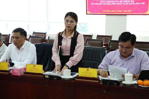 Đồng chí Võ Thị Hoàng Yến, Phó Giám đốc Trung tâm Xúc tiến đầu tư, Thương mại và Du lịch phát biểu tại buổi làm việc