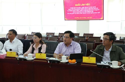 Lãnh đạo các sở, ngành tham dự buổi làm việc