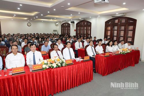 Các đại biểu dự hội nghị.