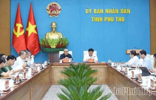 Đồng chí Bí thư Tỉnh ủy Phạm Đại Dương và đồng chí Chủ tịch UBND tỉnh Trần Duy Đông chủ trì hội nghị.