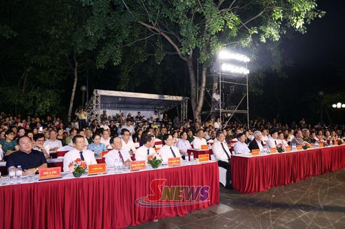Các đại biểu dự chương trình.