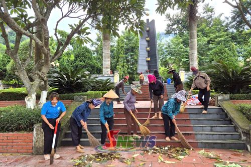 Hội LHPN xã Thuận Châu ra quân vệ sinh môi trường, chỉnh trang Nghĩa trang Liệt sĩ, nhà bia, đài tưởng niệm.
