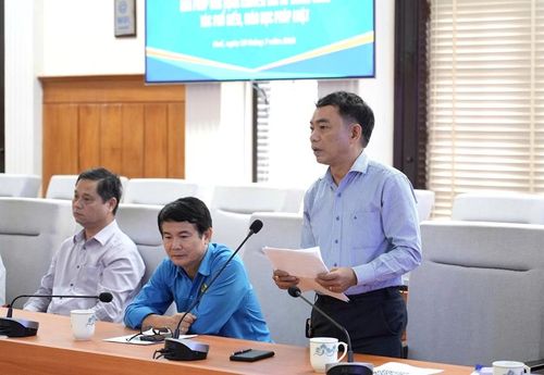 Đại diện Hiệp hội Doanh nghiệp thành phố phát biểu tham luận tại phiên họp