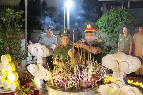 Từ những câu chuyện được trao truyền qua các thế hệ, Đảng bộ, chính quyền và Nhân dân phường Dương Nội nguyện tiếp tục gìn giữ, phát huy truyền thống cách mạng, bồi đắp lòng yêu nước, tinh thần biết ơn và khát vọng cống hiến cho thế hệ hôm nay và mai sau, để những giá trị được đánh đổi bằng máu xương của cha anh luôn được gìn giữ và tiếp nối.