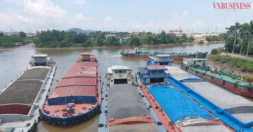 Giá vật liệu liên tục tăng cao, nhiều dự án đã phải giãn tiến độ hoàn thành.