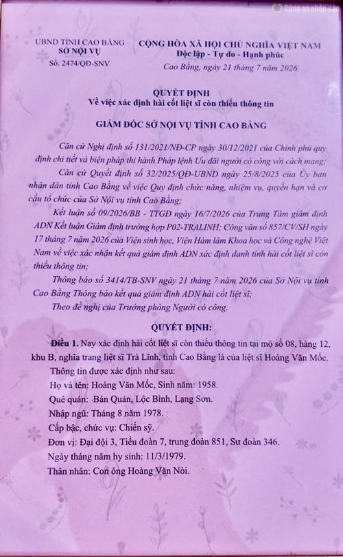  Kết quả xác định danh tính hài cốt liệt sĩ Hoàng Văn Mốc thông qua giám định ADN được trao cho người cháu Hoàng Văn Hiếu ngày 26/7/2026. 
