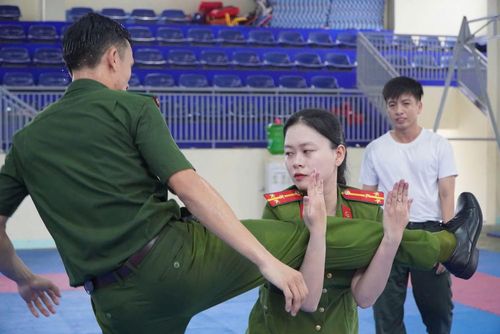 Lần đầu tiên tại Hội thao CAND, nội dung vượt vật cản dành cho cán bộ, chiến sĩ nữ được đưa vào thi đấu, khẳng định bản lĩnh, thể lực và khả năng sẵn sàng chiến đấu của nữ CAND.