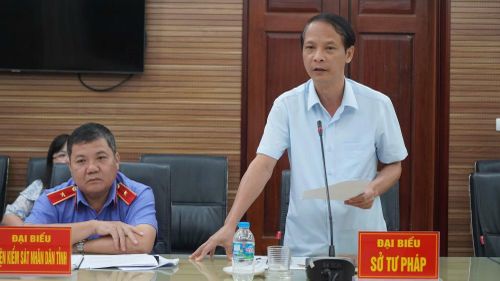 Các đại biểu thảo luận tại hội thảo.