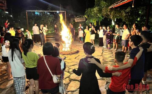 Chi phí phù hợp cùng những trải nghiệm giàu bản sắc là yếu tố góp phần thu hút du khách lựa chọn Cao Bằng làm điểm đến.