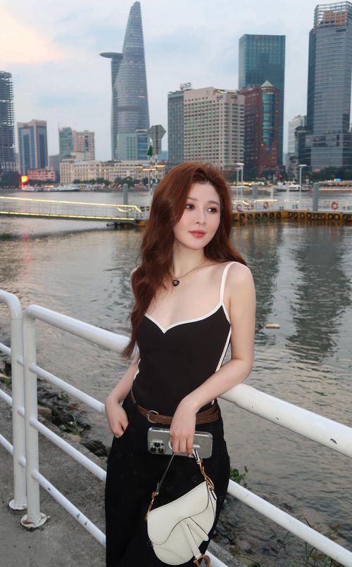 Bước ngoặt trong sự nghiệp của Ribi Sachi đến vào năm 2014 khi cô gia nhập FAP TV - nhóm sáng tạo nội dung đình đám trên YouTube. Ảnh: FBNV