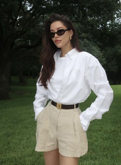 Sơ mi kết hợp quần short là lựa chọn lý tưởng cho những ngày hè. (Ảnh: Pinterest)