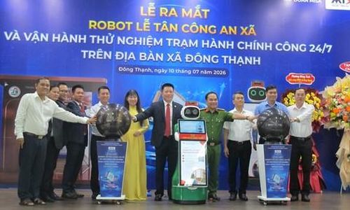 Nghi thức ra mắt Robot lễ tân Công an xã và vận hành thử nghiệm Trạm Hành chính công 24/7
