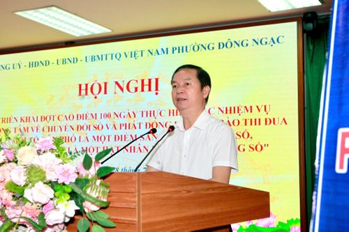 Phó Bí thư Đảng ủy, Chủ tịch UBND phường Đông Ngạc Nguyễn Văn Hách phát biểu khai mạc Hội nghị. Ảnh: Hồng Nhung