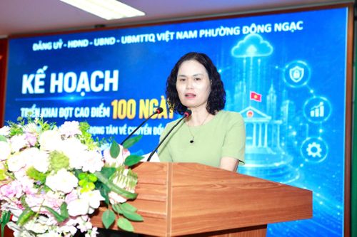 Trưởng phòng Văn hóa và Xã hội phường Đông Ngạc Bùi Thị Thủy triển khai các nhiệm vụ trọng tâm của đợt cao điểm. Ảnh: Hồng Nhung