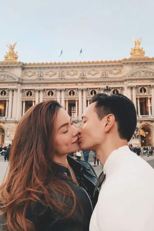 Điều khiến nhiều người yêu mến cặp đôi là cách Kim Lý âm thầm chăm sóc tổ ấm. Anh dành nhiều thời gian cho gia đình, cùng Hồ Ngọc Hà nuôi dạy các con và chia sẻ trách nhiệm trong cuộc sống. Những hình ảnh giản dị như đưa đón con, cùng chăm sóc gia đình hay đồng hành trong các chuyến đi đã góp phần khắc họa hình ảnh một người chồng, người cha tận tâm.