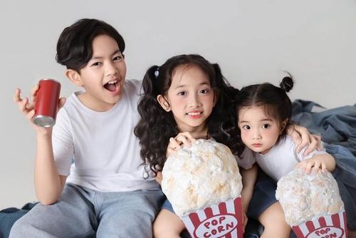 Khán giả nhận thấy 3 con của nhà Khánh Thi - Phan Hiển đều hội tụ những gen trội của cả bố lẫn mẹ. Đặc biệt, đó chính là khả năng nhảy múa và tương tác cực tốt trước ống kính máy ảnh.