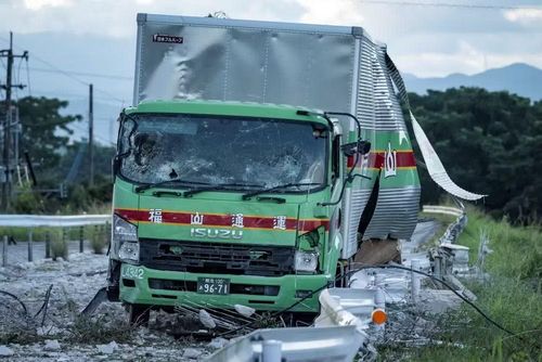 Các dịch vụ vận tải như tàu cao tốc và sân bay Kumamoto đã bị tạm ngừng hoạt động sau trận động đất. Ảnh: AFP/Getty Images