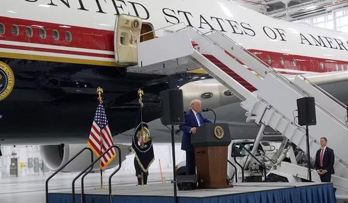 Theo New York Times, Sở Mật vụ Mỹ đã khuyến nghị ông Trump sử dụng chuyên cơ cũ trong giai đoạn xung đột với Iran leo thang nhằm bảo đảm an ninh.
