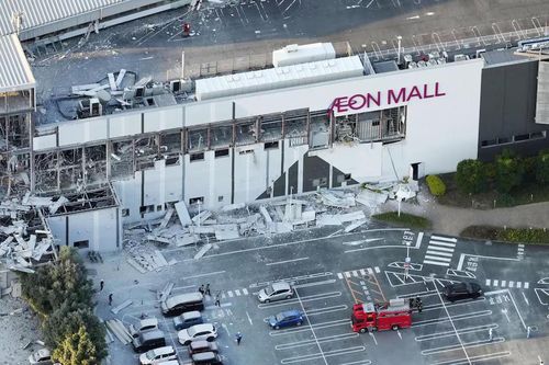 Trung tâm thương mại Aeon Mall bị sập một phần do vụ nổ sau trận động đất mạnh 7,1 độ Richter ở tỉnh Kumamoto phía nam Nhật Bản. Nguồn: Reuters.