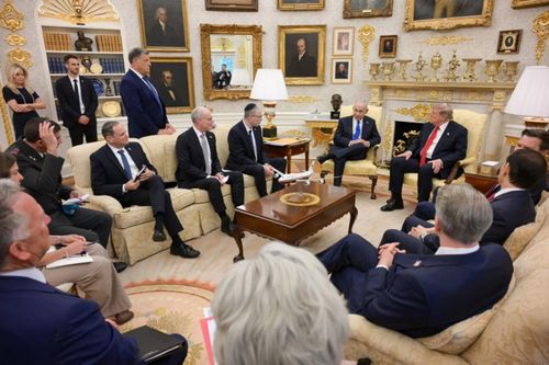  Thủ tướng Israel Benjamin Netanyahu gặp Tổng thống Mỹ Donald Trump tại Phòng Bầu dục, Nhà Trắng ngày 28/7. Ảnh: Văn phòng Thủ tướng Israel. 