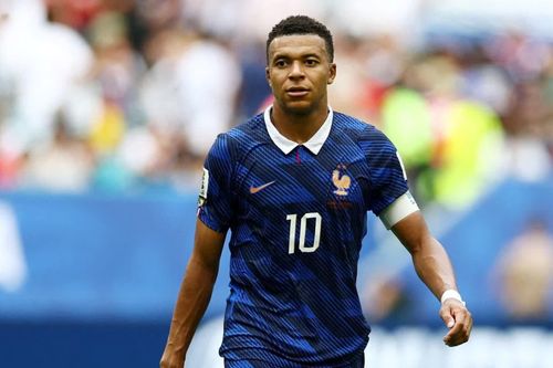 Trong khi đó, Kylian Mbappe là một trong những chân sút nổi tiếng nhất hiện nay. Dù không thể cùng tuyển Pháp giành chức vô địch World Cup 2026, ngôi sao của Real Madrid khép lại giải đấu với 10 bàn thắng, trở thành cầu thủ ghi nhiều bàn nhất giải và giành Chiếc giày vàng World Cup lần thứ hai liên tiếp. Ảnh: Reuters.