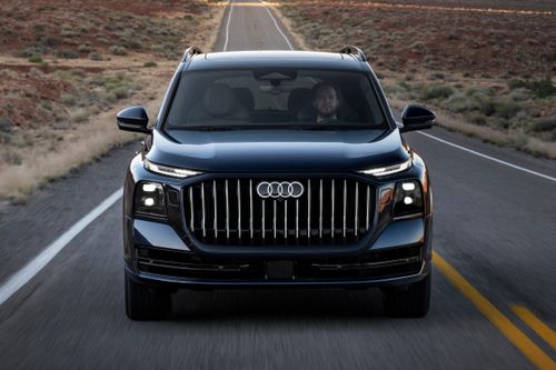 Tại châu Âu, xe được phân phối với phiên bản Audi Q9 TDI, sử dụng động cơ diesel V6 MHEV 3.0L, cho ra 2 mức hiệu suất là 245 mã lực/500 Nm hoặc 299 mã lực/630 Nm.