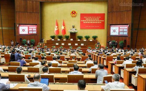Đồng chí Nguyễn Thanh Nghị đề nghị các đồng chí tham dự Hội nghị quán triệt sâu sắc; nâng cao nhận thức trong tư duy và hành động; quan tâm lãnh đạo, chỉ đạo quyết liệt để tổ chức thực hiện thành công mục tiêu đề ra - Ảnh: VGP/Nhật Bắc