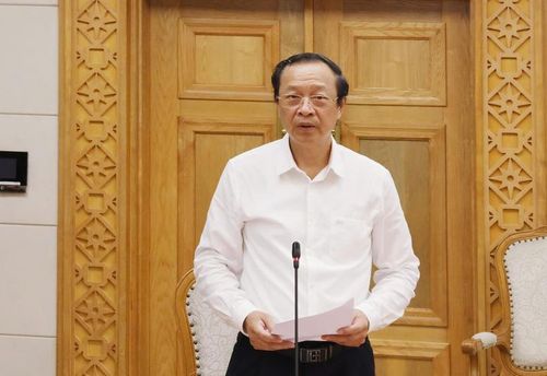 Thứ trưởng Thường trực Bộ GDĐT Phạm Ngọc Thưởng báo cáo - Ảnh: VGP/Thu Sa